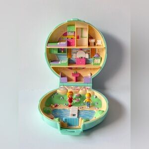1989 Polly Pocket Polly’s Beach Home - complete set